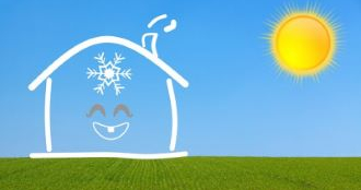 Casa nel verde con sole splendente