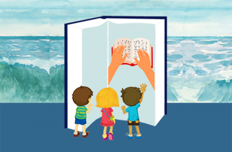 Sullo sfondo il mare, un libro aperto con tre bambini che guardano il libro e sulla pagina del libro viene raffigurato un libro in braille 