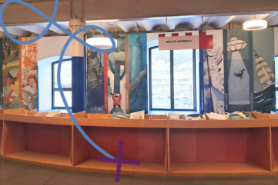 Lo spazio morbido della Biblioteca De Amicis con il nuovo allestimento scenografico a cura di Arteprima