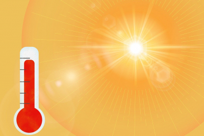termometro con temperatura alta e sole